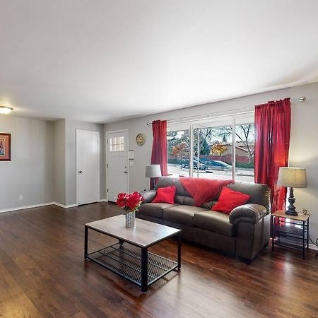 Large Remodeled Home With 5 Bedrooms 4 King Bed Centennial Bagian luar foto
