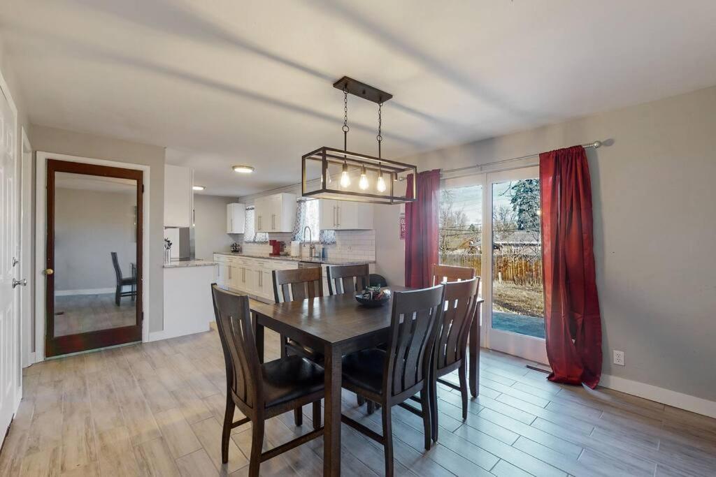 Large Remodeled Home With 5 Bedrooms 4 King Bed Centennial Bagian luar foto