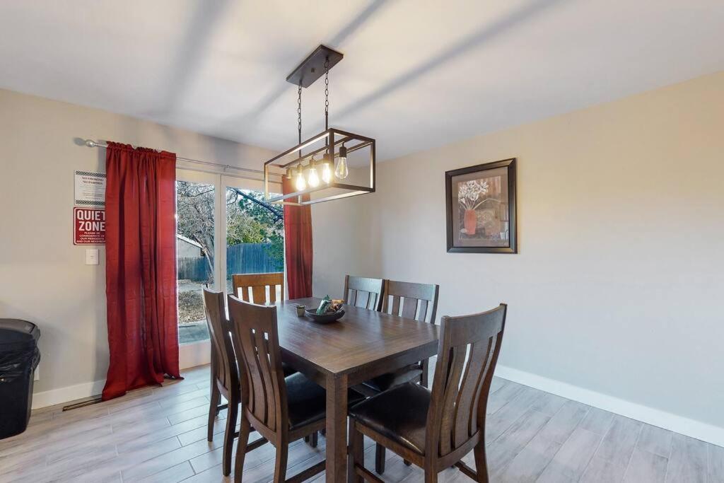 Large Remodeled Home With 5 Bedrooms 4 King Bed Centennial Bagian luar foto